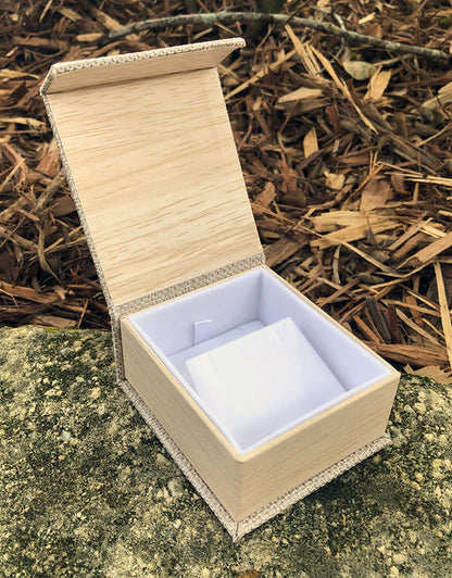 DBX3054 = Burlap Deluxe Magnetic Earring/Pendant Box (Each)