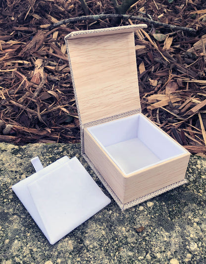 DBX3054 = Burlap Deluxe Magnetic Earring/Pendant Box (Each)