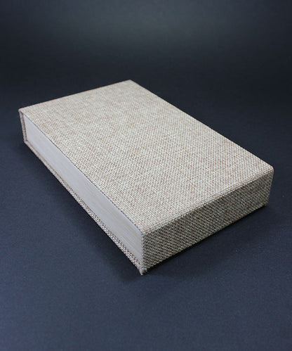 DBX3055 = Burlap Deluxe Magnetic Necklace Box 4-3/4'' x 7-1/4'' x 1-1/8'' (Each)