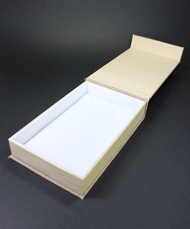 DBX3055 = Burlap Deluxe Magnetic Necklace Box 4-3/4'' x 7-1/4'' x 1-1/8'' (Each)