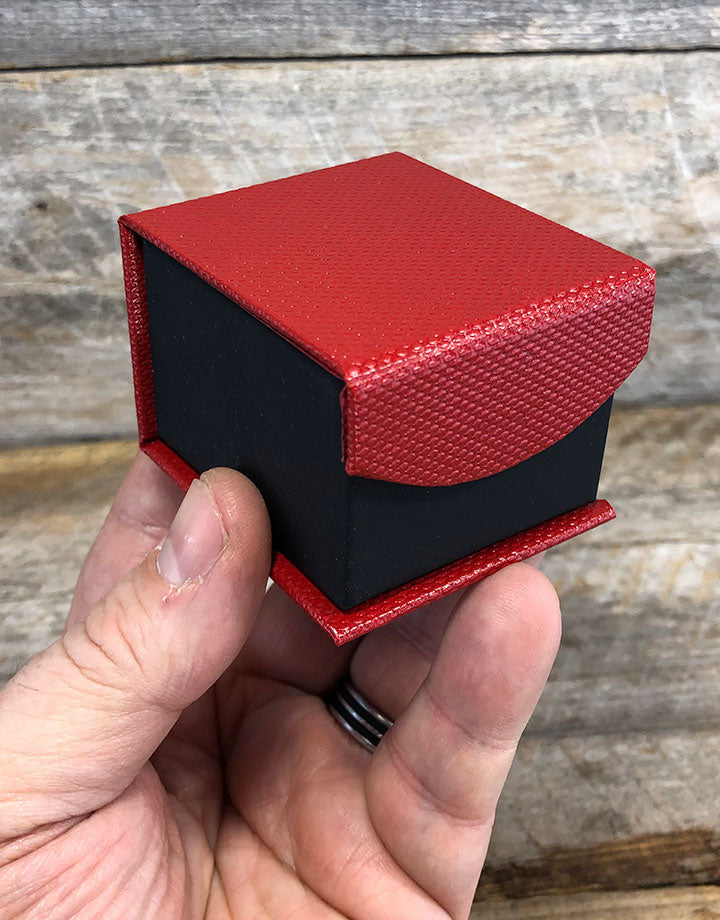 DBX4150 = Deluxe Magnetic Red/Black Ring Box