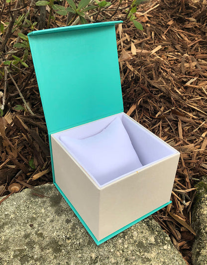 DBX4352 = Deluxe Magnetic Teal/White Watch Box 4" x 4" (Each)