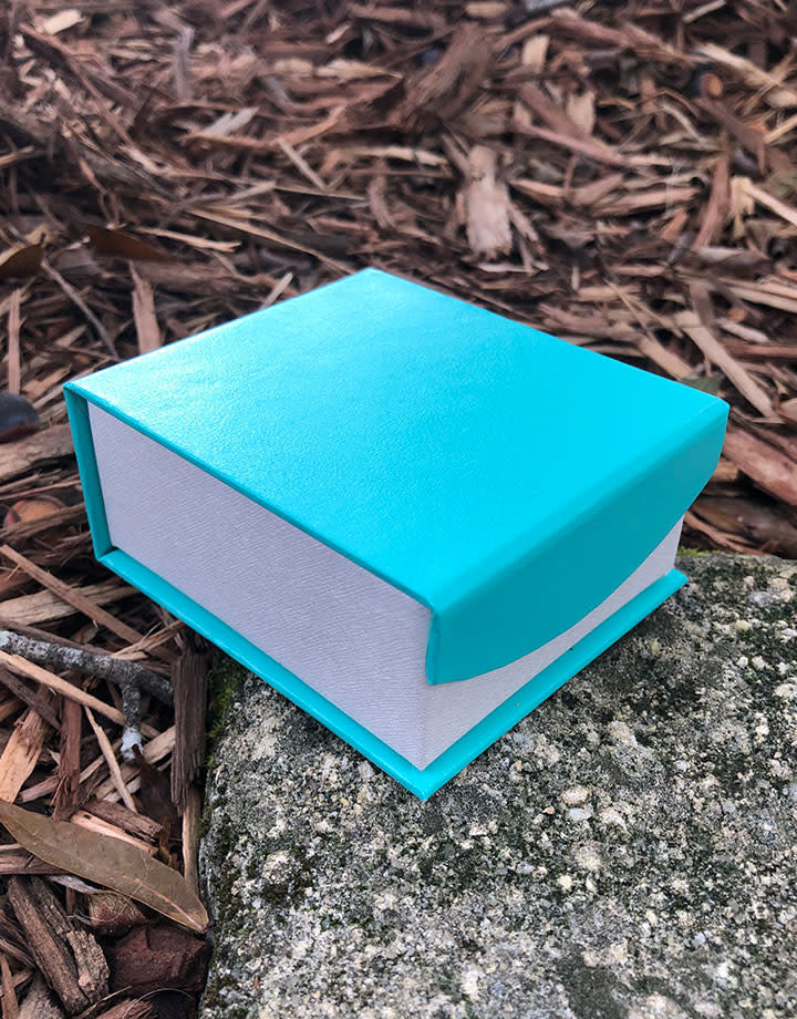 DBX4354 = Deluxe Magnetic Teal/White Earring/Pendant Box (Each)