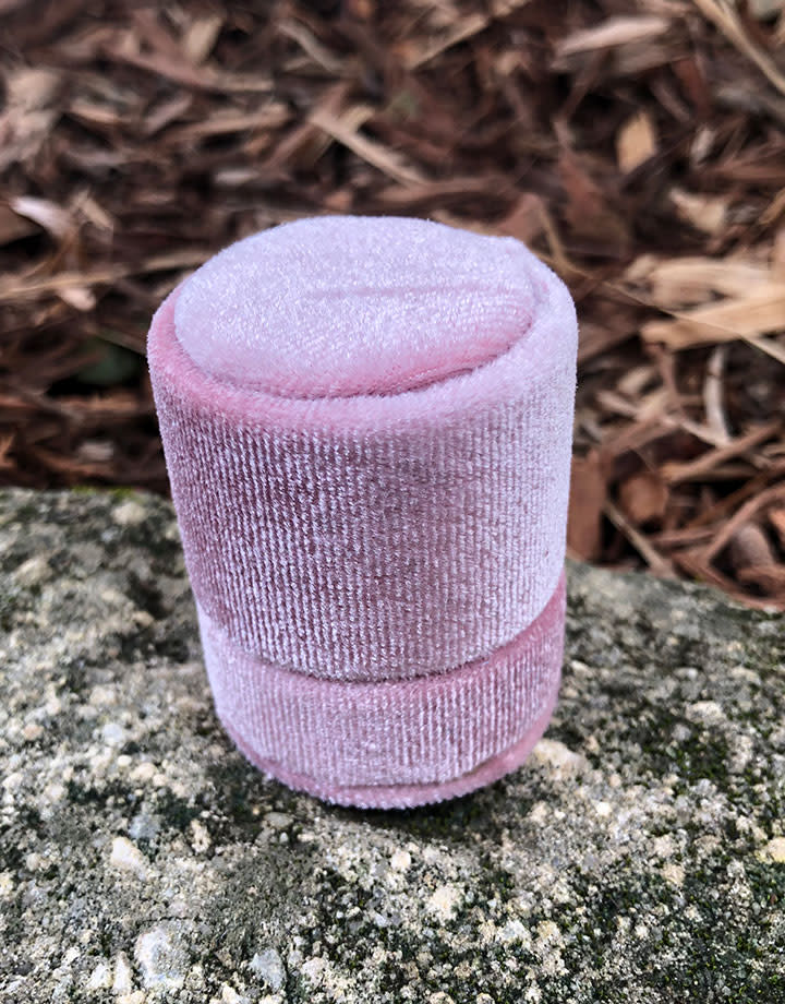 DBX6200P = Round Velvet Ring Tube Box Pink  (each)