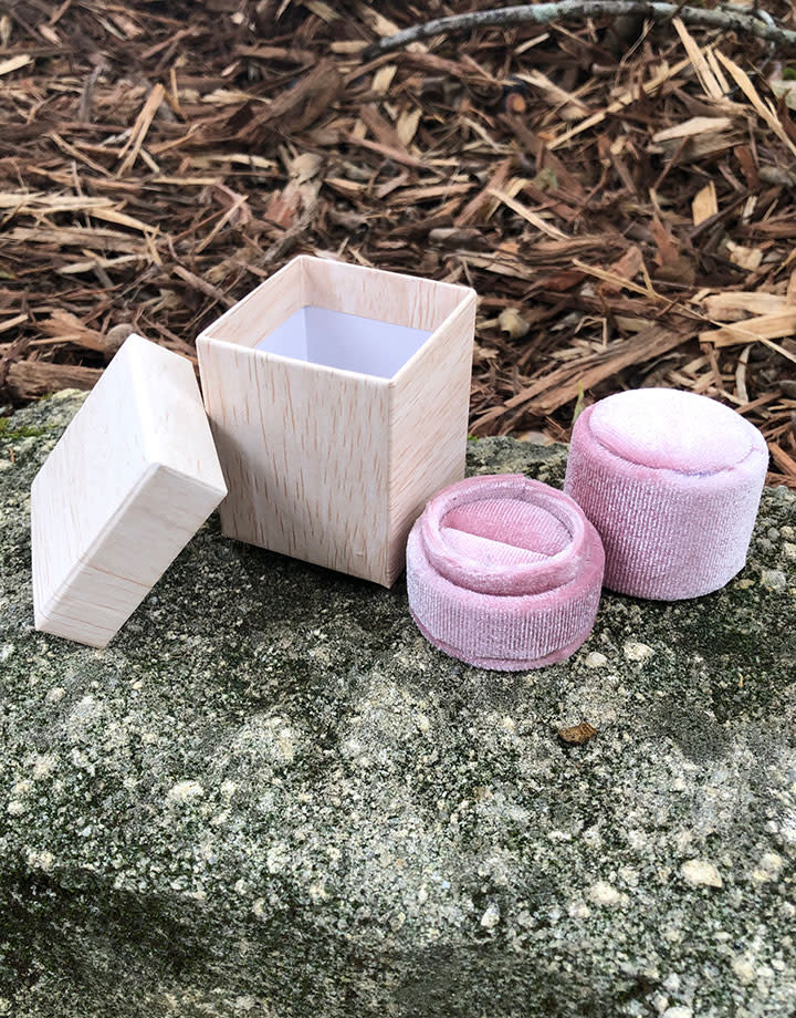DBX6200P = Round Velvet Ring Tube Box Pink  (each)