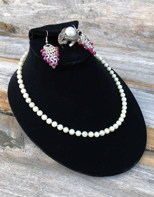 DCH1718 = black-velvet Necklace Bust with Earring Flap & Ring Clip 4''H