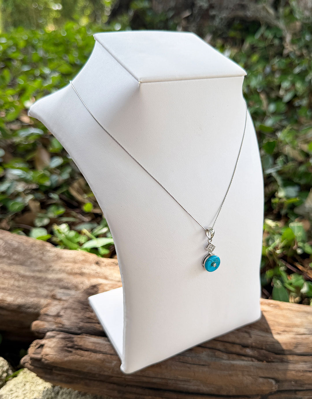 DCH6061 = White Leatherette Modern Neck Form 7-3/4" H