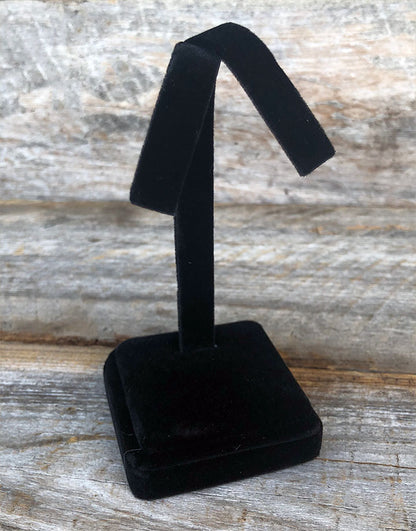 DER1723 = Value Velvet Earring Stand 4-1/4''H