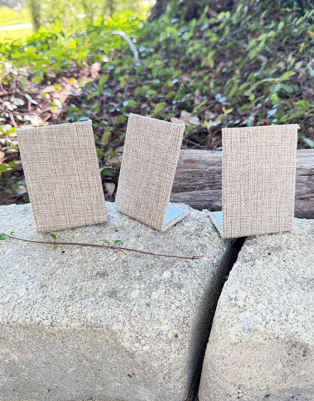 DER301 = Burlap Earring Display 3-1/2" H (Pkg of 3)