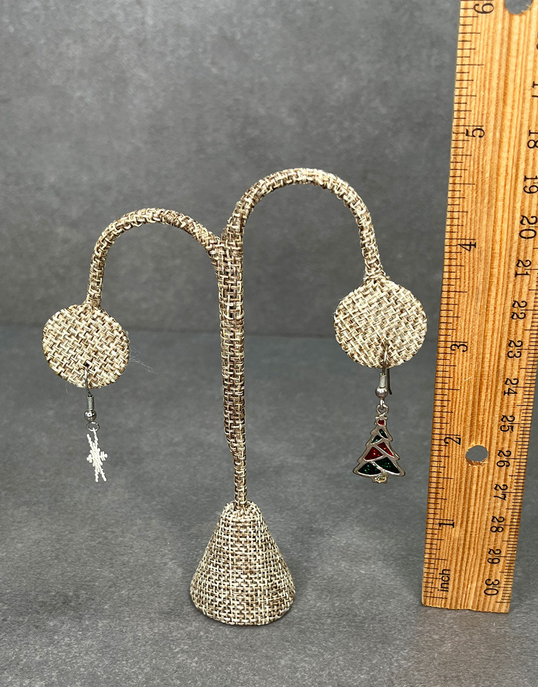 DER3242 = Burlap Earring Display 4-3/4" H (Pkg of 3)
