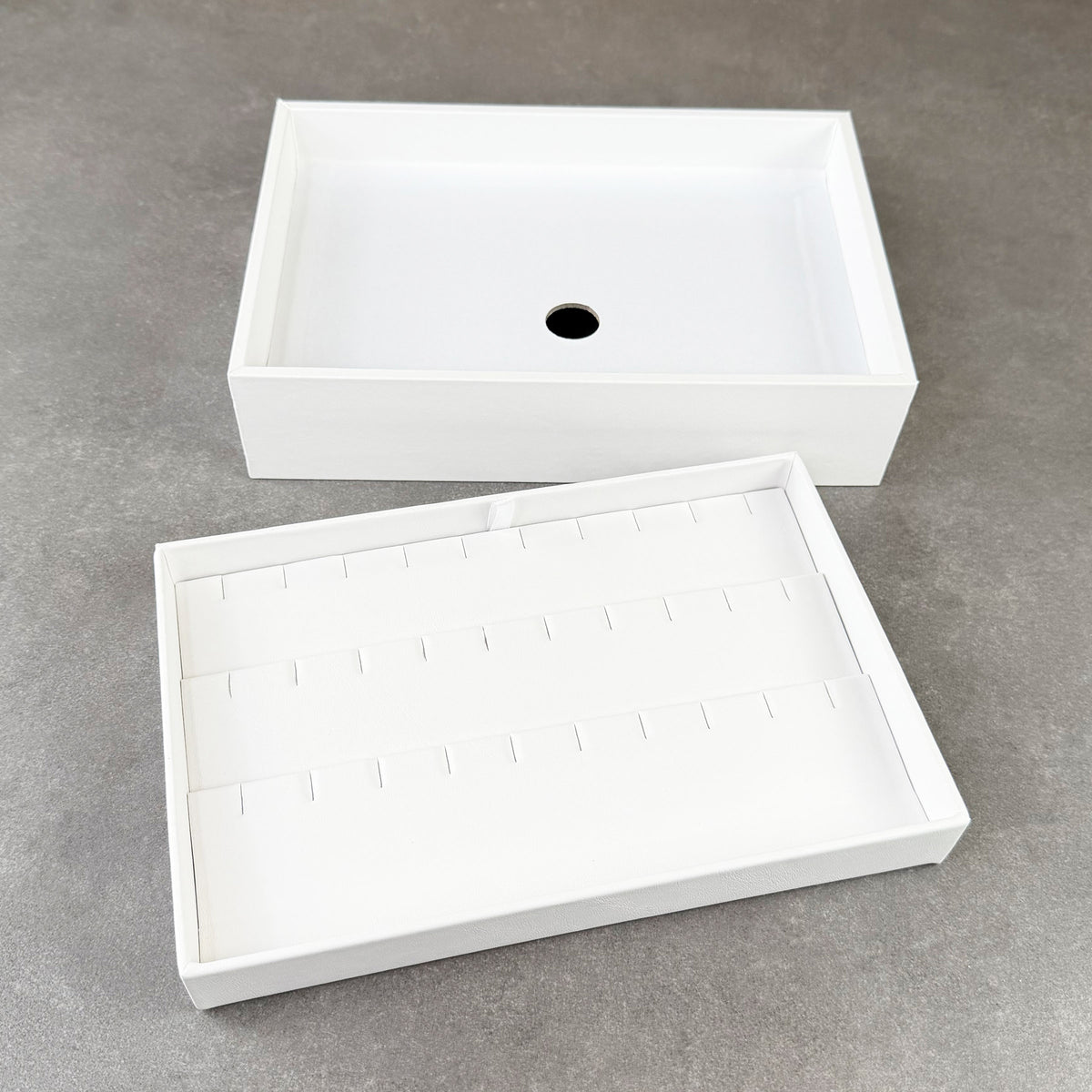 DER6965 = White Leatherette Stackable Earring Tray for 15 Pair