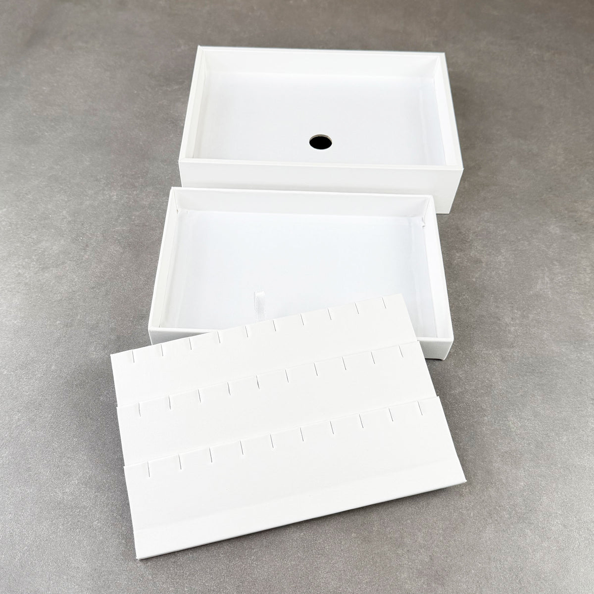 DER6965 = White Leatherette Stackable Earring Tray for 15 Pair