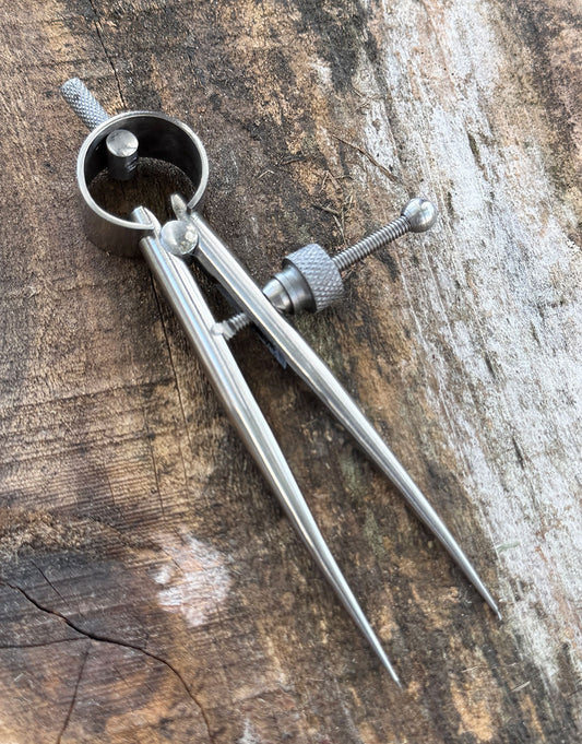 DI553 = 3" Divider with Round Legs