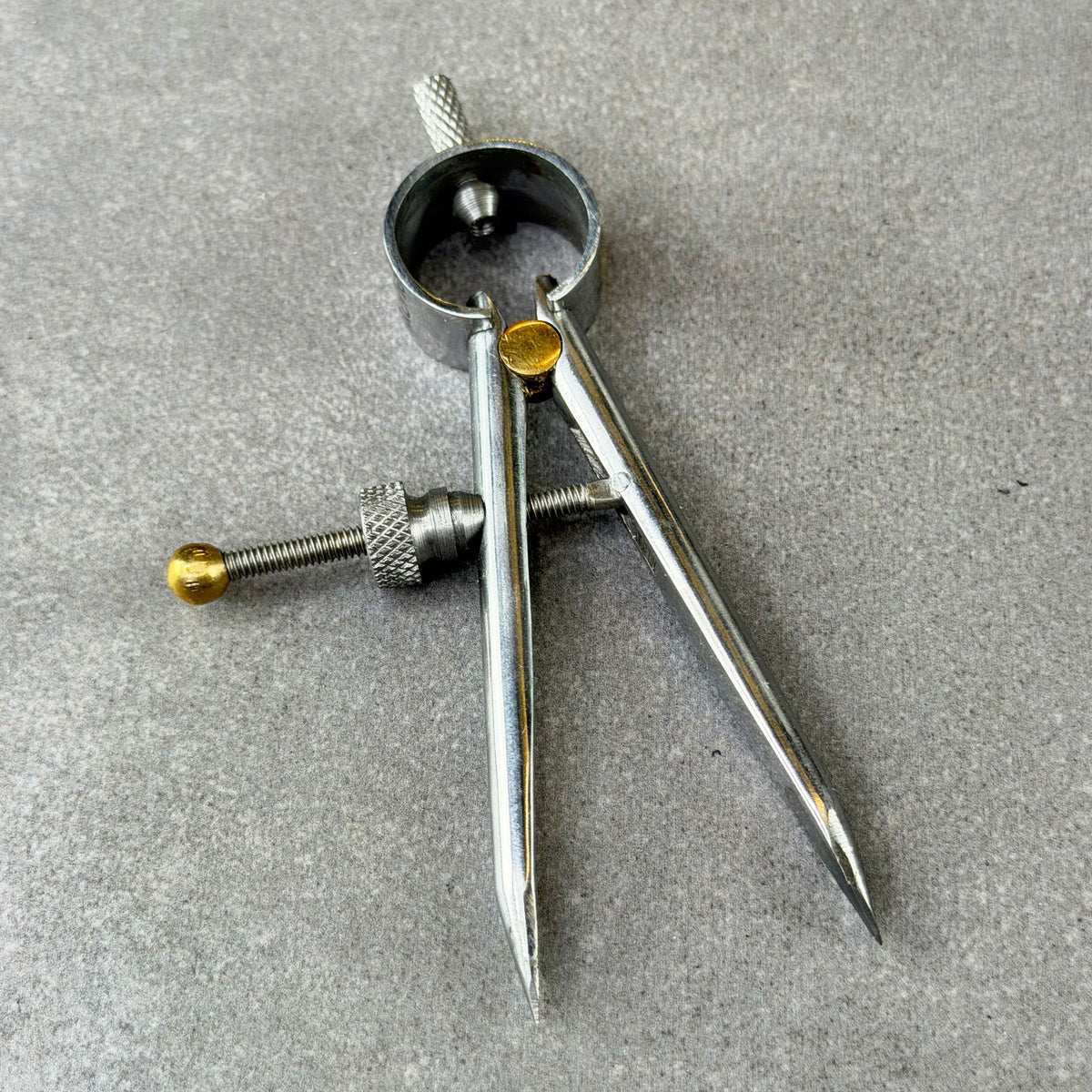 DI553C = 3" Round Leg Carbide Tip Divider