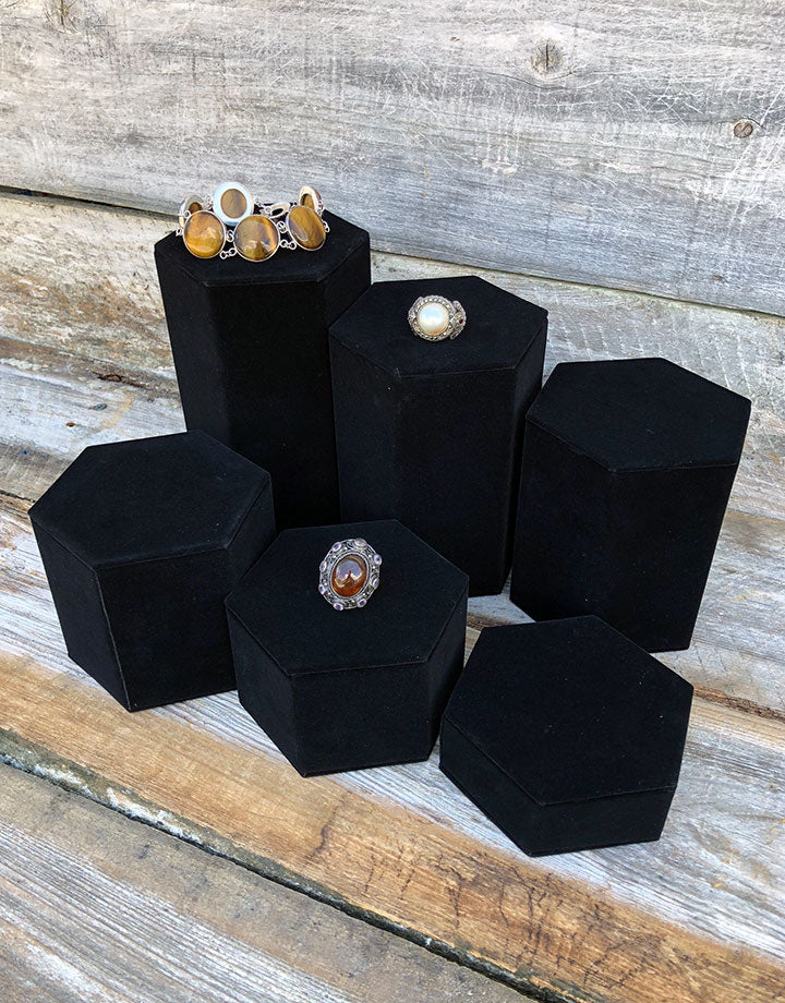 DIS1513 = Value Velvet Hexagonal Riser Set 6pcs