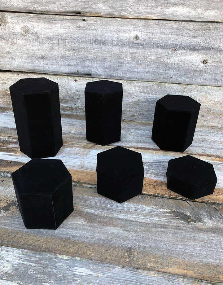DIS1513 = Value Velvet Hexagonal Riser Set 6pcs