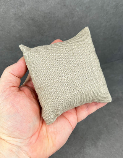 DIS7120 = Grey Linen Pillow for Watches or Bracelets 4"x4" (Pkg of 5)