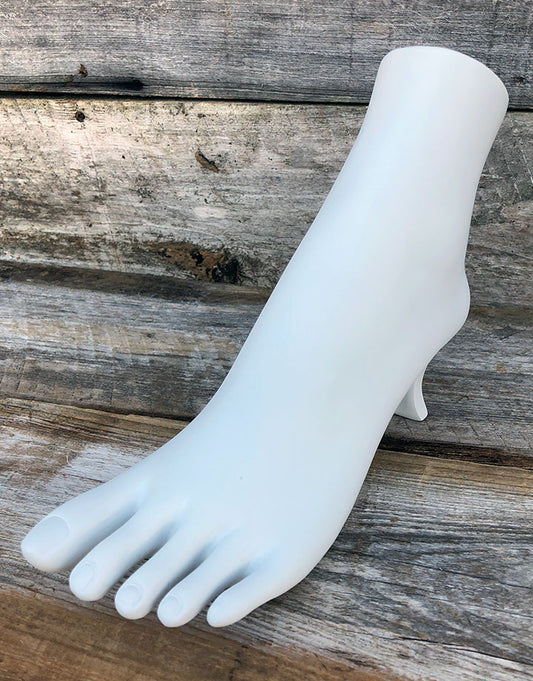DIS9022W = FOOT DISPLAY POLYSTYRENE WHITE  FOR ANKLETS/TOE RINGS