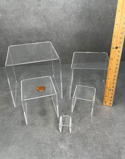 DIS9103 = ACRYLIC RISERS SET OF 5 SQUARE