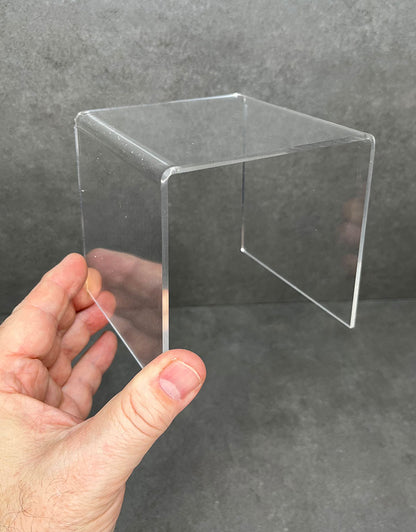 DIS9103 = ACRYLIC RISERS SET OF 5 SQUARE
