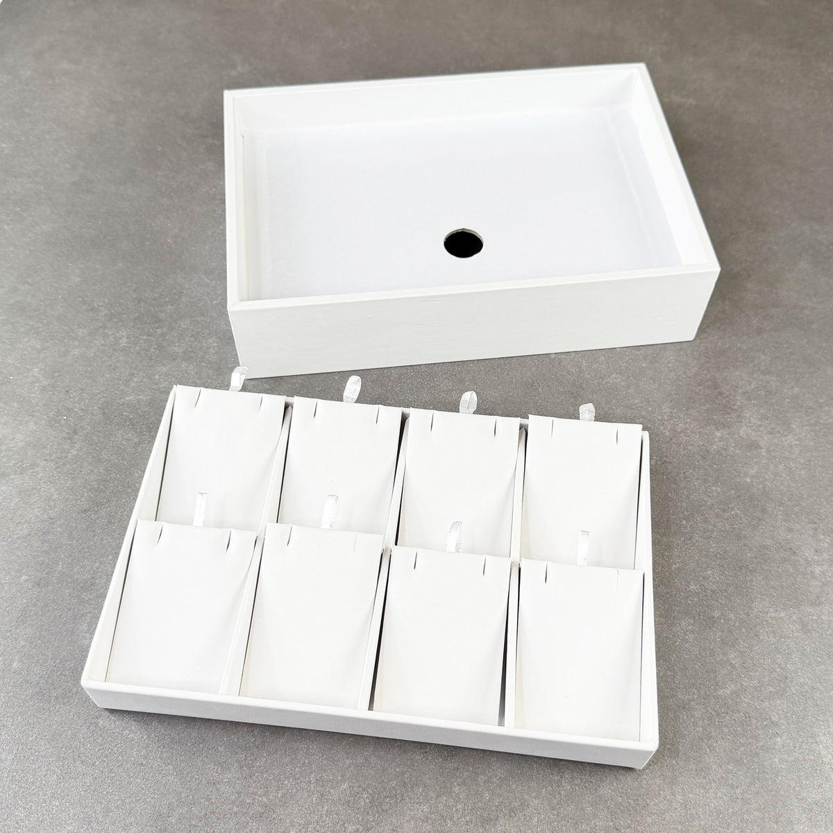 DPD6964 = White Leatherette Stackable Pendant Tray With 8 Pads