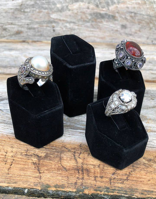 DRG001 = Black Value Velvet RING DISPLAY Set of 4