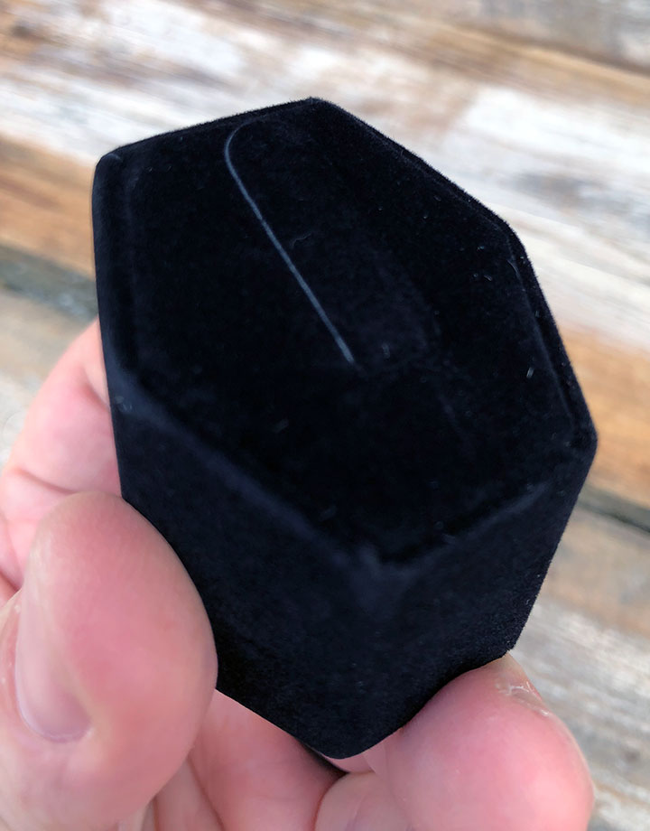 DRG001 = Black Value Velvet RING DISPLAY Set of 4