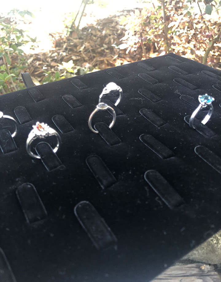 DRG1095 = Black Value Velvet Ring Pad with 51 Clips
