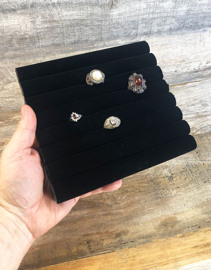 DRG1221 = Black Value Velvet Half Tray Insert with Continuous Slots for Rings