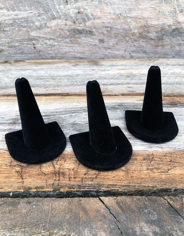 DRG1239 = Value Velvet Single Ring Finger Display 1/2 Round Base (Pkg of 3)