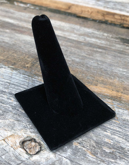 DRG1241 = Value Velvet Single Ring Finger Display Square Base (Pkg/3)