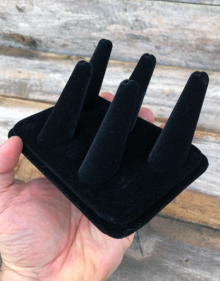 DRG1435 = black-velvet Five Finger Ring Display 5-1/8'' x 3-7/8''