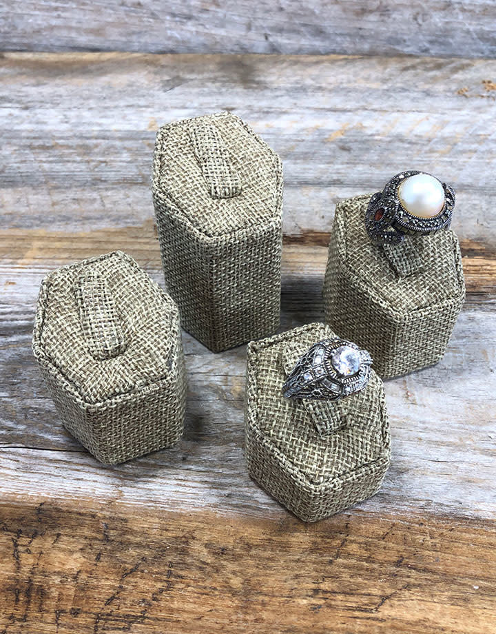 DRG3001 = Burlap 4pcs Ring Stand Set wth Clips