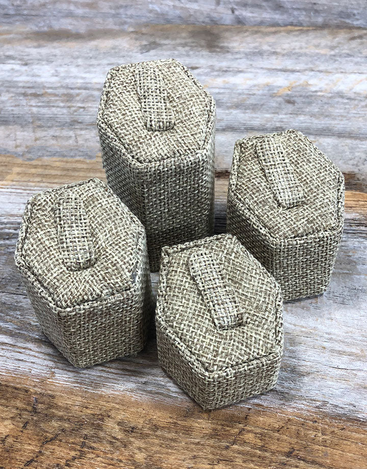 DRG3001 = Burlap 4pcs Ring Stand Set wth Clips