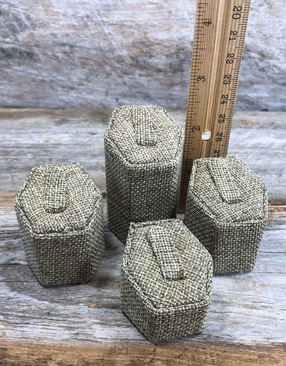 DRG3001 = Burlap 4pcs Ring Stand Set wth Clips