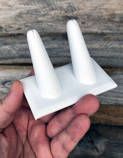 DRG6242 = Leatherette Ring Display with 2 Fingers