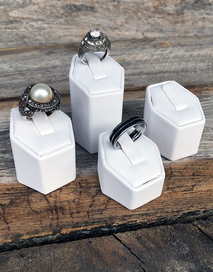 DRG6601 = Leatherette 4pcs Ring Stand Set with Clips