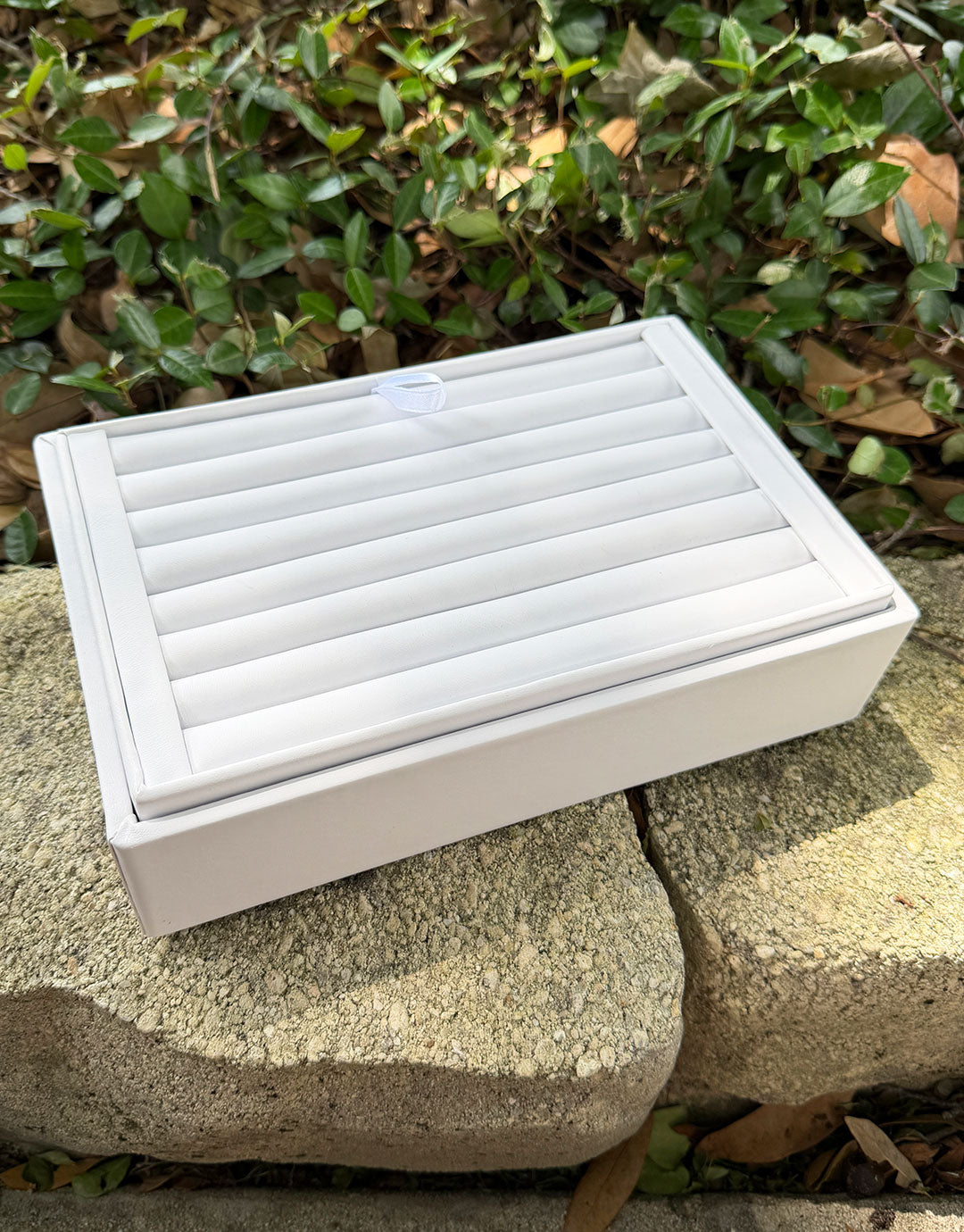 DRG6969 = White Leatherette Stackable Ring Tray With 7 Rows