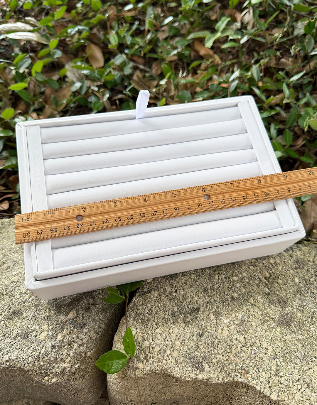 DRG6969 = White Leatherette Stackable Ring Tray With 7 Rows
