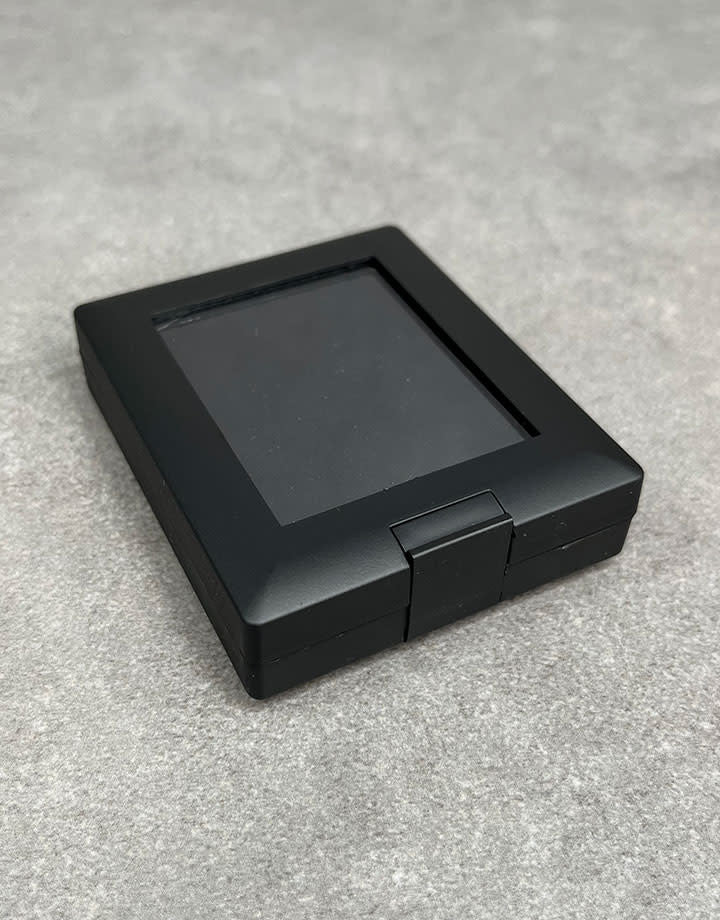 DST1001 = Glass Top Gemstone Display Black Plastic