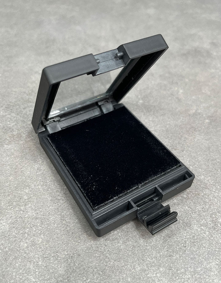 DST1001 = Glass Top Gemstone Display Black Plastic