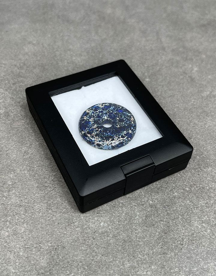 DST1001 = Glass Top Gemstone Display Black Plastic