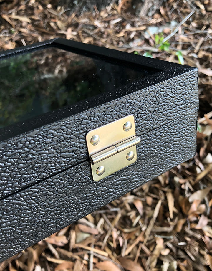 DTR1401 = Jewelry Tray with a Hinged See Through Lid 1-1/2'' Deep