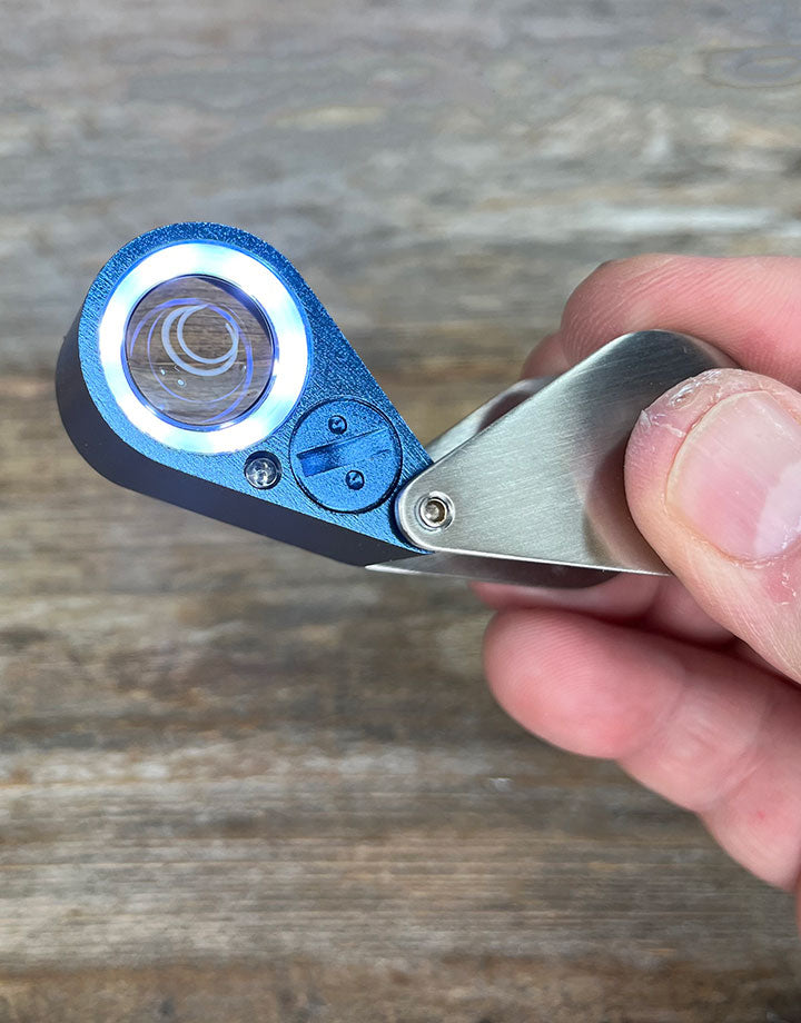 EL2705 = 20X Loupe with White & Ultraviolet LEDs