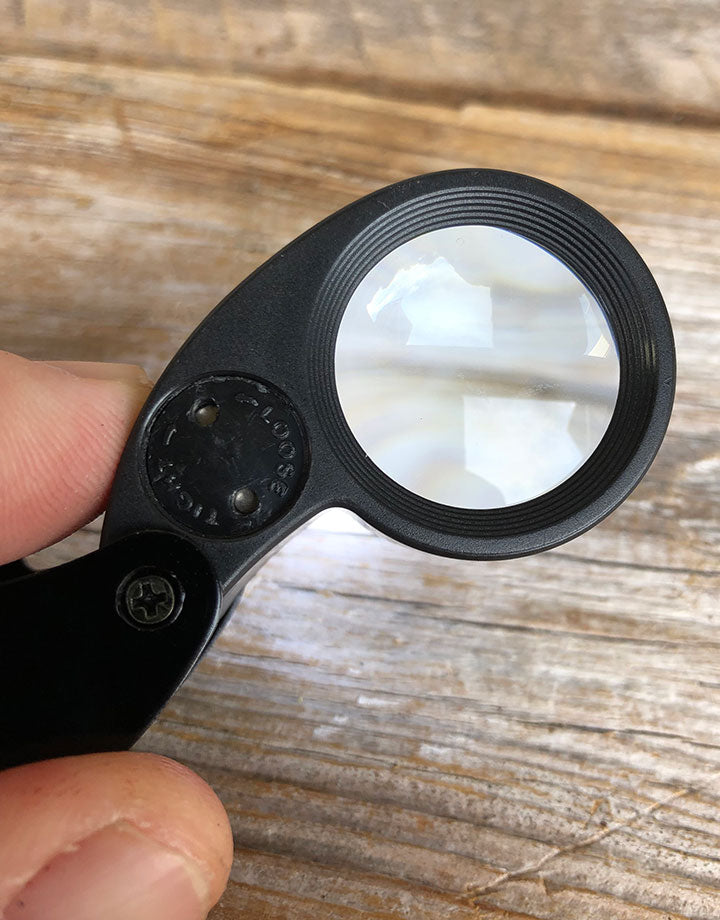 EL2716 = 10X Economy Lighted Loupe with 1" lens