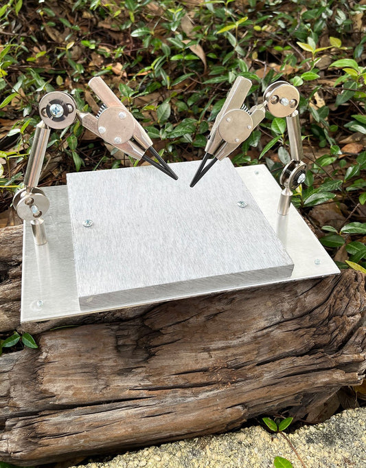 G04545 = GRS Dual Short Third Hand Soldering Station