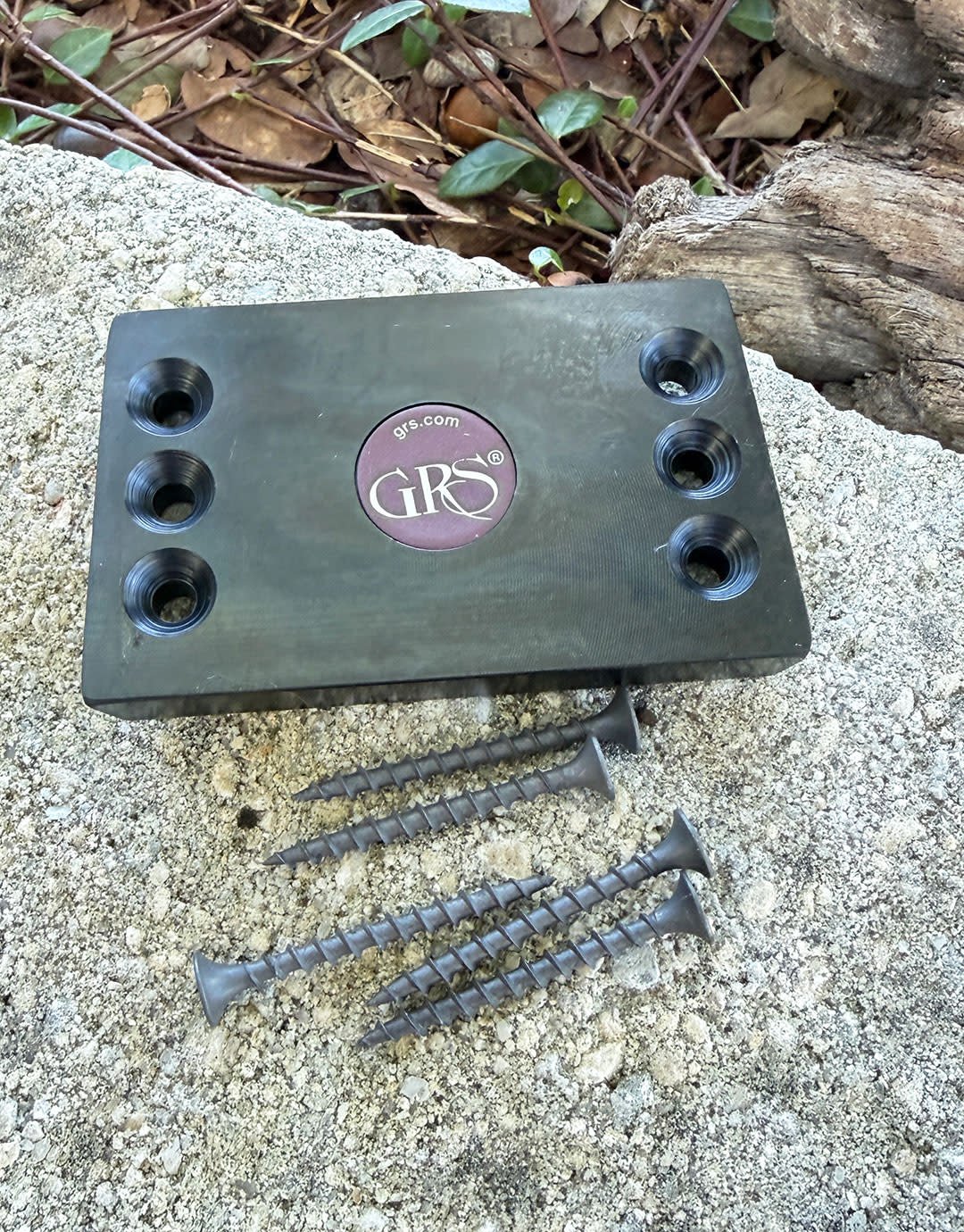 G04557 = GRS MOUNTING PLATE for BENCHMATE