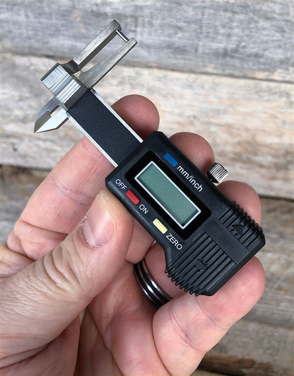 GA4610 = Compact Electronic Millimeter Gauge