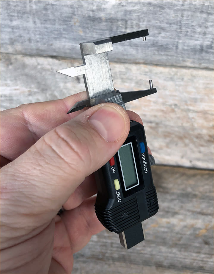 GA4610 = Compact Electronic Millimeter Gauge
