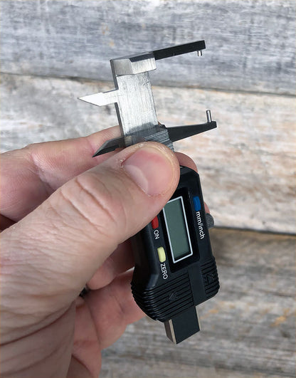 GA4610 = Compact Electronic Millimeter Gauge